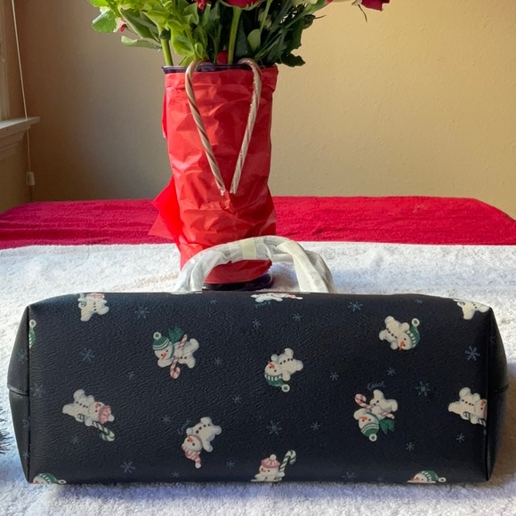 ☃️ COACH ZIP TOP TOTE WITH SNOWMAN PRINT ☃️ - Picture 9 of 16
